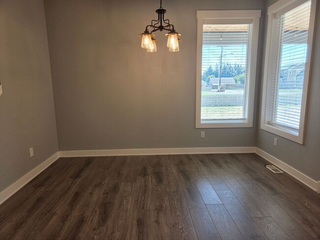 Building Photo - 1702 Aaron Dr