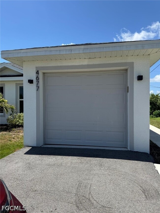 Building Photo - 4677 Golfview Blvd