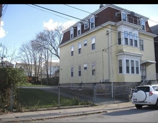 Primary Photo - 114 Melville St