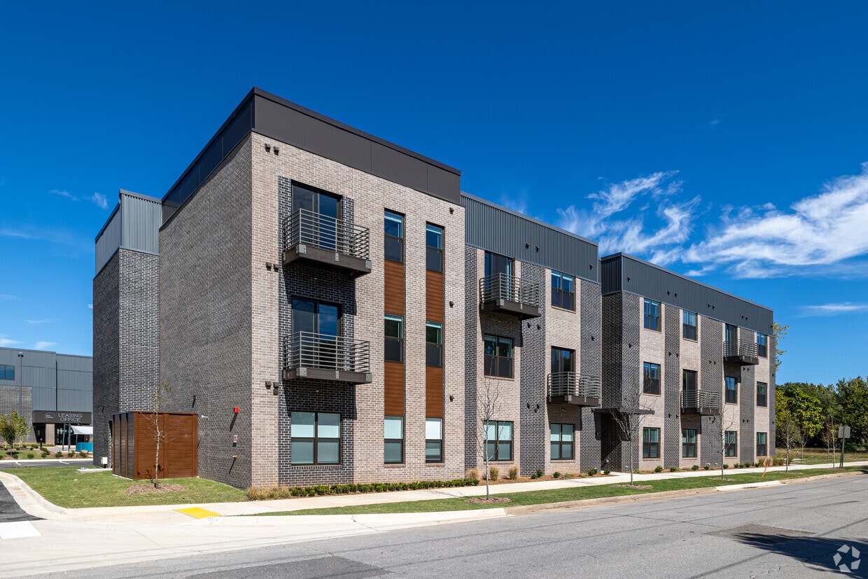 Primary Photo - Big Emma Apartments