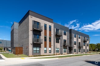 Building Photo - Big Emma