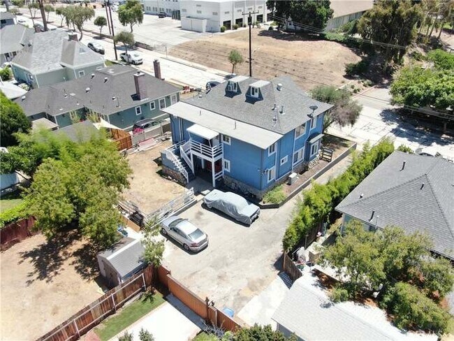 Foto del edificio - 13423 Olive Drive, Unit 1 Downstairs