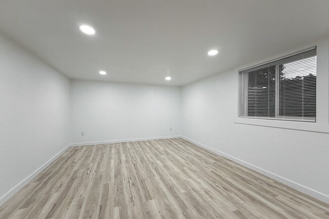 Foto del edificio - McPherson Duplex