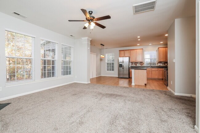 Foto del edificio - 650 Ashbrittle Dr