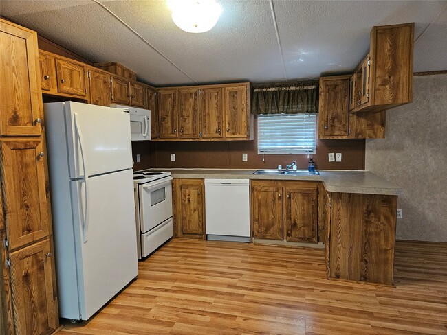 Building Photo - 1324 S Walker Rd