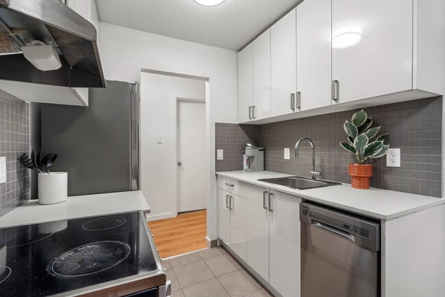 Photo du bâtiment - 1855 W 2nd Ave