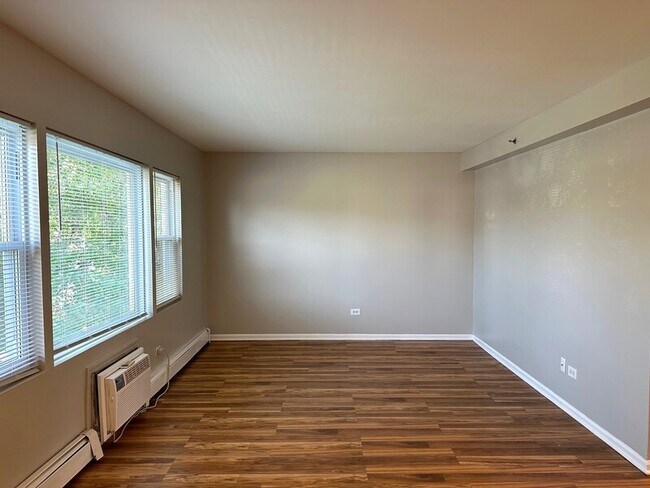Building Photo - 8635 84th Ct