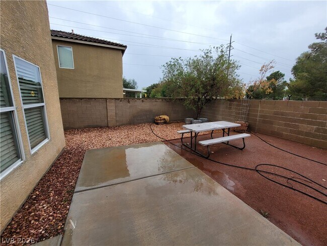 Foto del edificio - 6213 Capehart Falls St