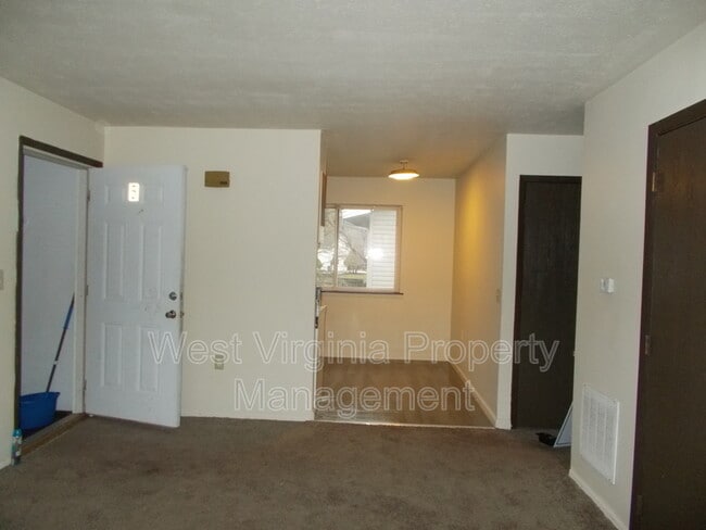 Building Photo - 130 Elm St