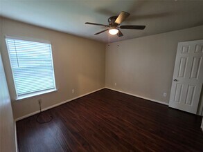 Building Photo - 28942 Village Creek Loop