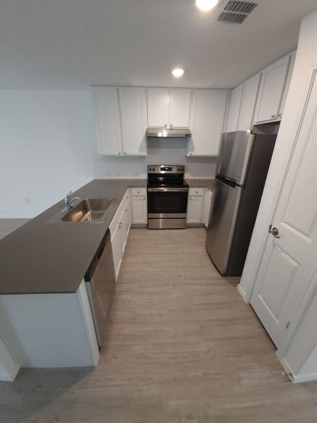 Foto del edificio - 2 weeks free Rent! Mission Del Lago- South of San Antonio, Tx