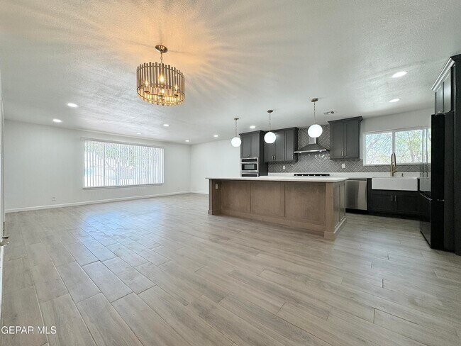 Foto del edificio - 5801 Beaumont Pl