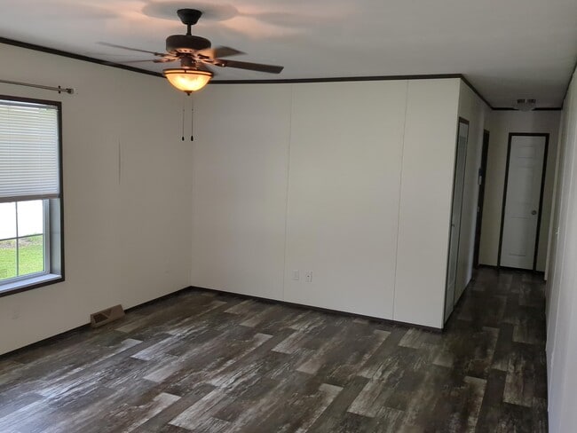 Building Photo - 52 Edgewood Dr
