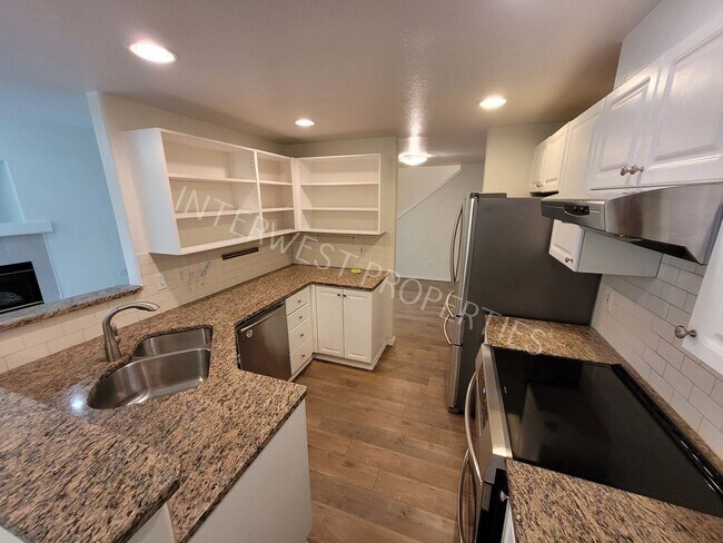 Foto del edificio - Beaverton 3 Bed 2.5ba Beautiful 2 Story Co...
