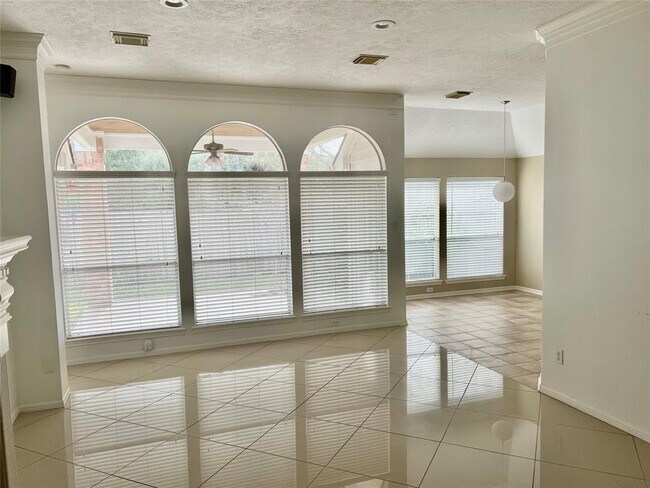 Foto del edificio - 3406 Honey Creek Dr