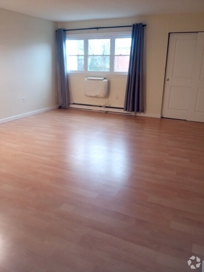 West Side Student Apartments for Rent Manchester, CT 3 Rentals