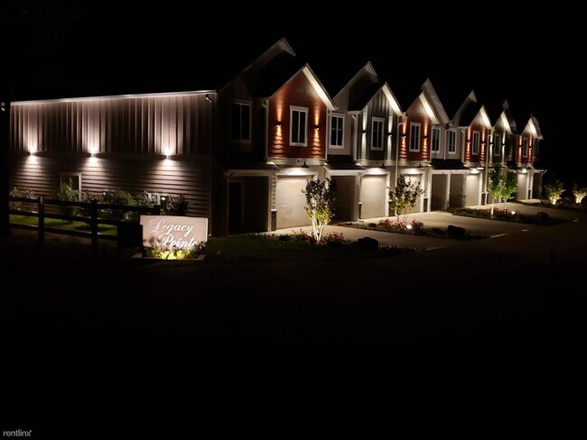 Building Photo - 3 br, 2.5 bath Townhome - 101 Corine St 105