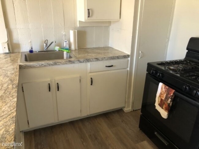 Building Photo - 1 br, 1 bath House - 911 College Ave