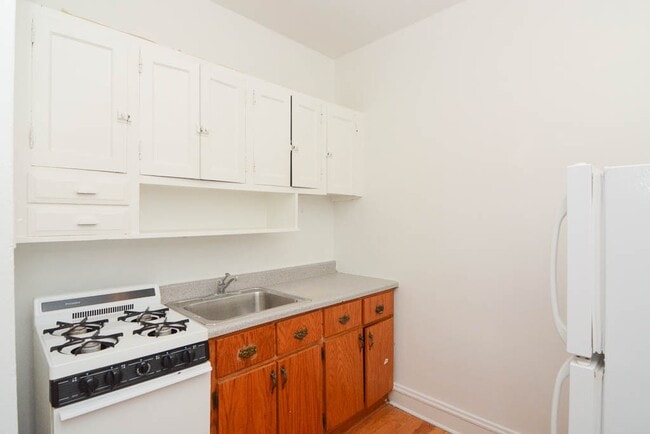 Building Photo - 4856 N Damen Ave