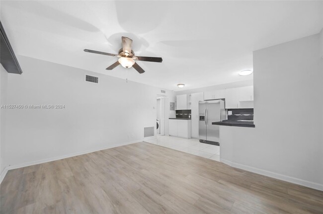 Foto del edificio - 600 NE 7th Ave