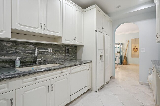 Building Photo - 4250 Galt Ocean Dr Fort Lauderdale, FL 33308