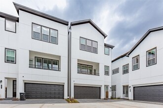Building Photo - 2802 Grand Fountains Dr
