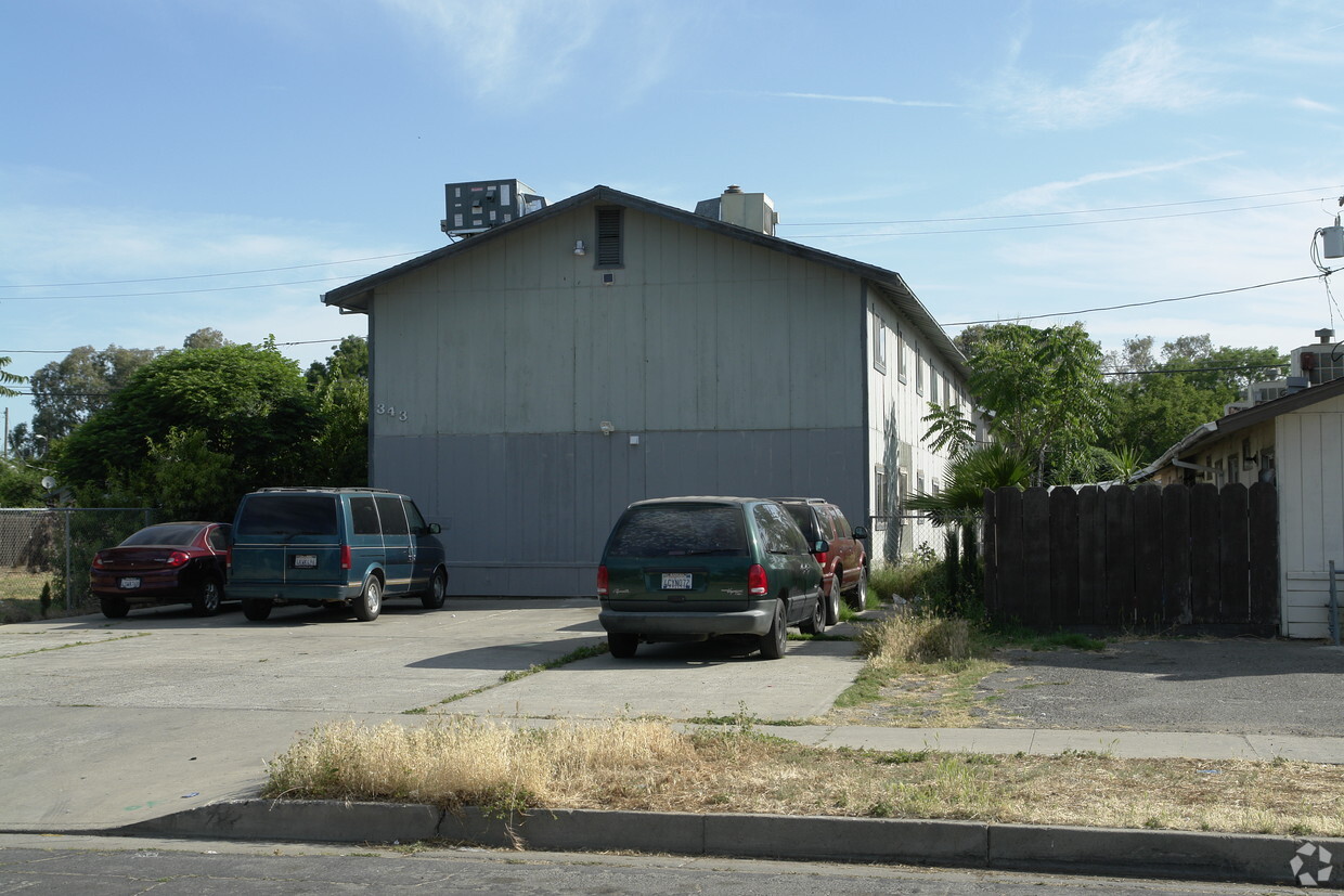 Building Photo - 343 12th St