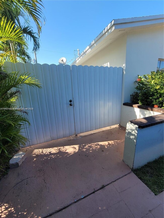 Foto del edificio - 12305 SW 42nd St