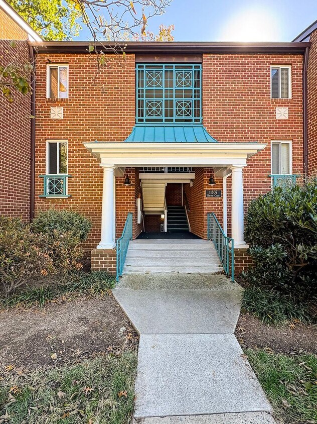 Primary Photo - Bright And Cozy 2 Bed 1 Bath Condo With Pa...