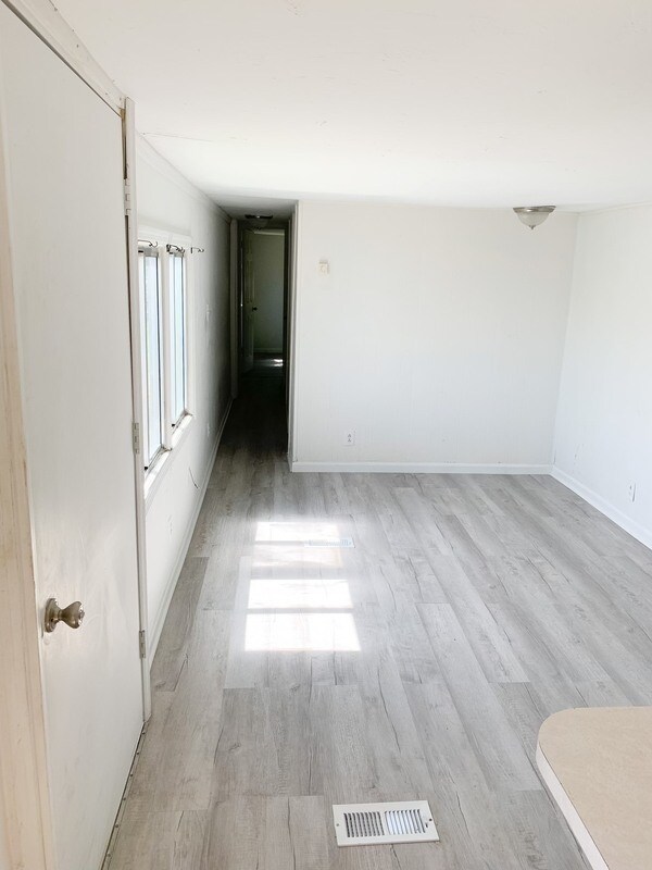 Foto del edificio - 247 N 2nd W