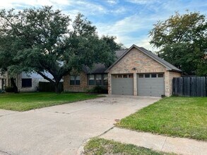 Building Photo - 6918 Dallas Dr