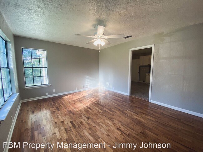 Building Photo - 3 br, 1 bath House - 906 Ave C