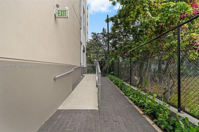 Foto del edificio - 650 SW 1st St