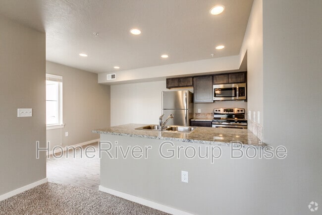 Building Photo - 933 E Travel Ln