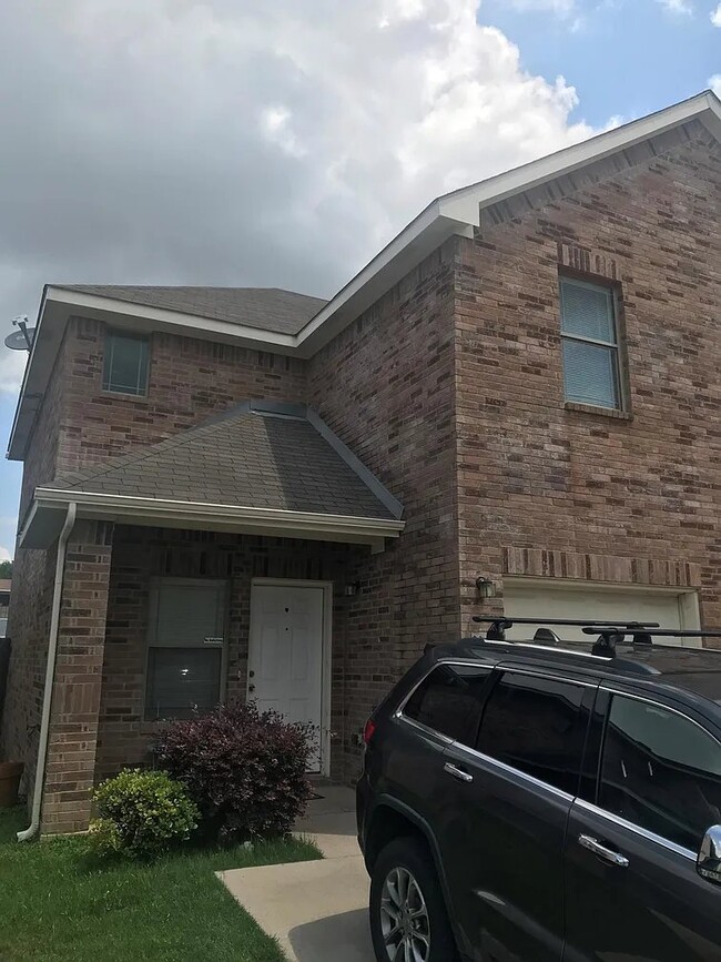 Building Photo - 2343 Aldergate Dr