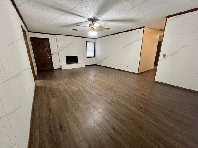 Building Photo - 102 Beta Cir