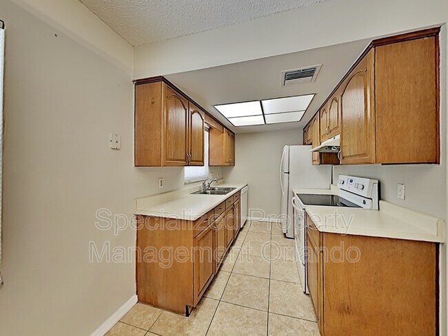 Foto del edificio - 2733 Oak Dr