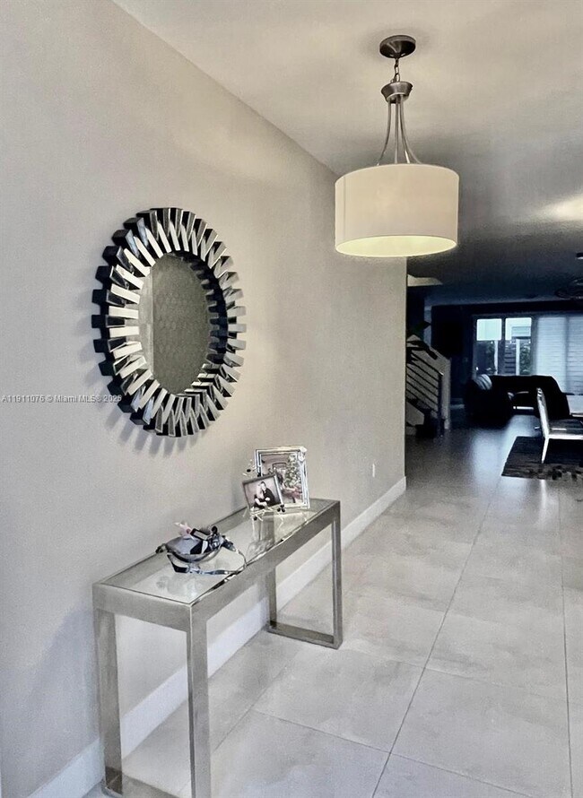 Foto del edificio - 6846 NW 103rd Ave