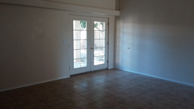 Building Photo - 3846 E Nicole Ave