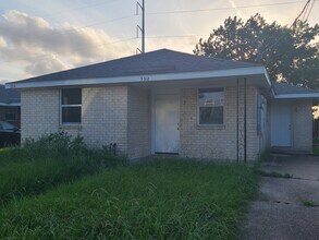 Building Photo - 3218 Pakenham Dr