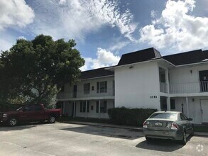Building Photo - 4931 Wedgewood Way