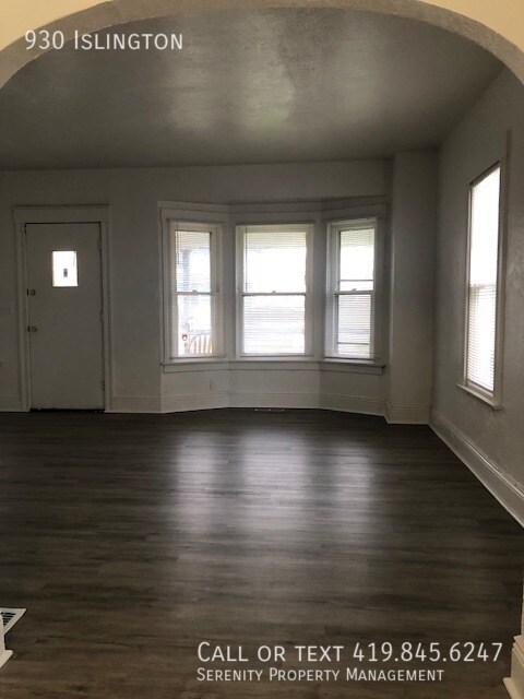 Building Photo - Recently Renovated 3 Bedroom Home For Rent...