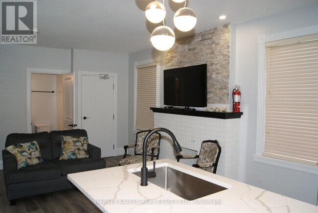 Photo du bâtiment - 70 Centre St W