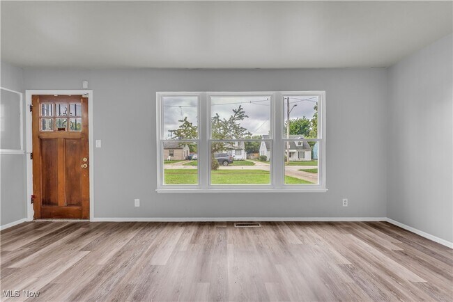 Foto del edificio - 17401 Wayne Dr