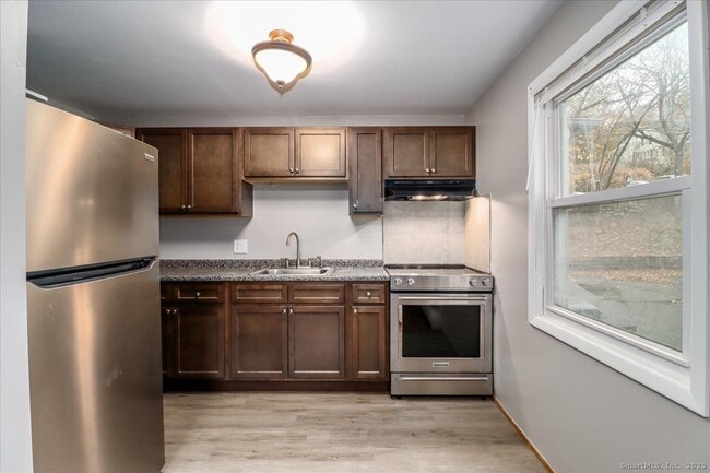 Building Photo - 115 Kensington Ave