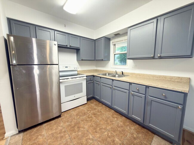 Building Photo - Cozy 3-Bedroom Home with Fenced Yard & Flexible Space – Cincinnati, OH