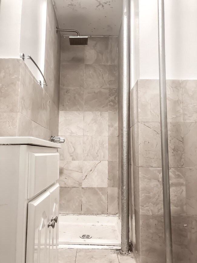 Foto del edificio - 3 bedroom in New York NY 10003