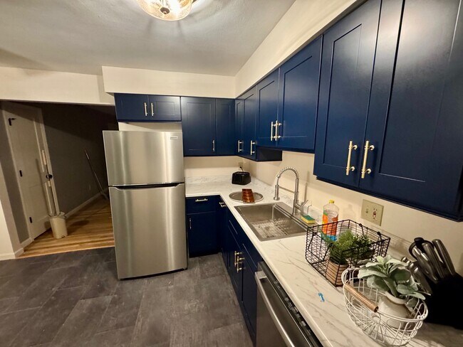 Building Photo - 5 Wildwood Dr