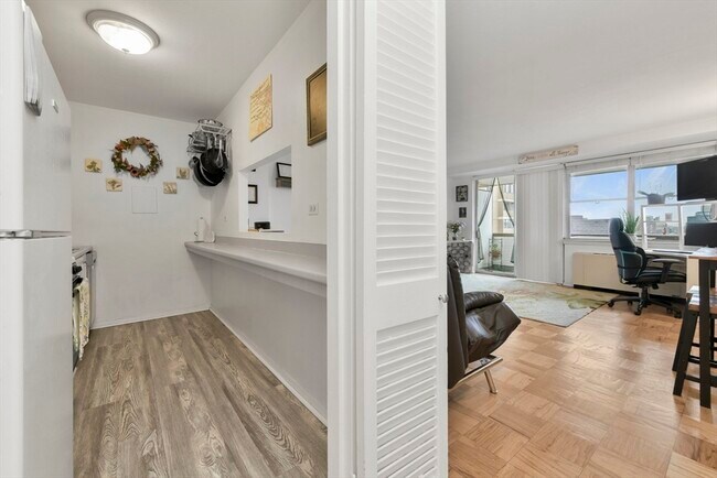 Building Photo - 6 Whittier Pl