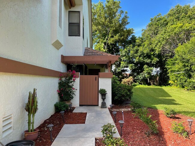 Foto del edificio - 12725 Shoreline Dr
